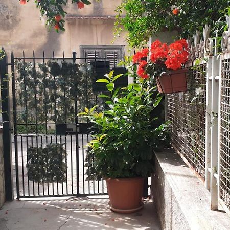Charming Apartment In Mondello Palermo Exterior photo