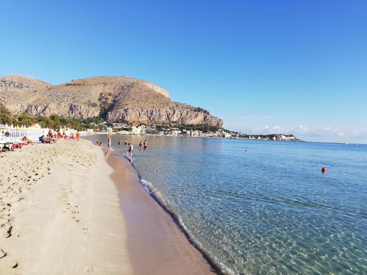 Charming Apartment In Mondello Palermo Exterior photo